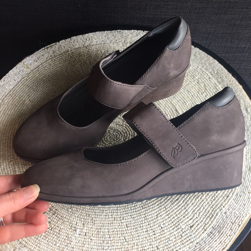 NURTURE Women's  GRAY LEATHER SUEDE SHOE size 7.5M